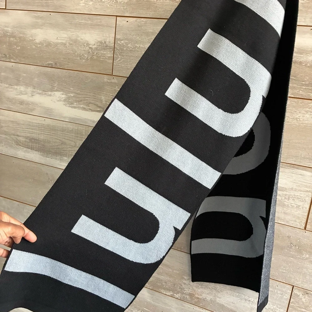 lululemon athletica spell out